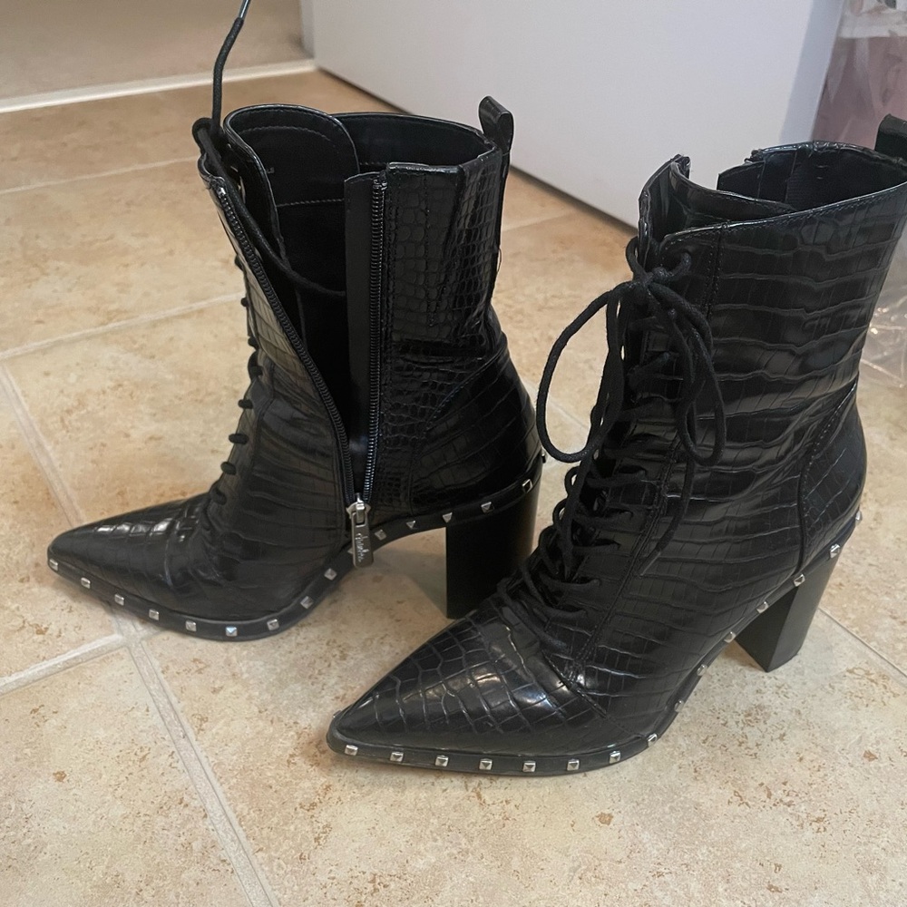 Size 6.5 Black Charles by Charles David